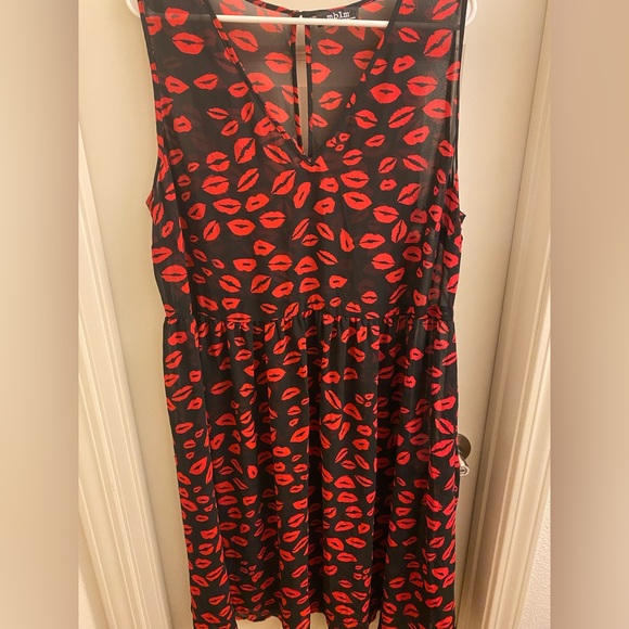 MBLM Beach Coverup with Lips Patter - Picture 1 of 5